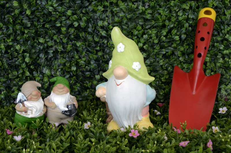 jardinerie-RIGAUD-min_garden-gnome-1404358